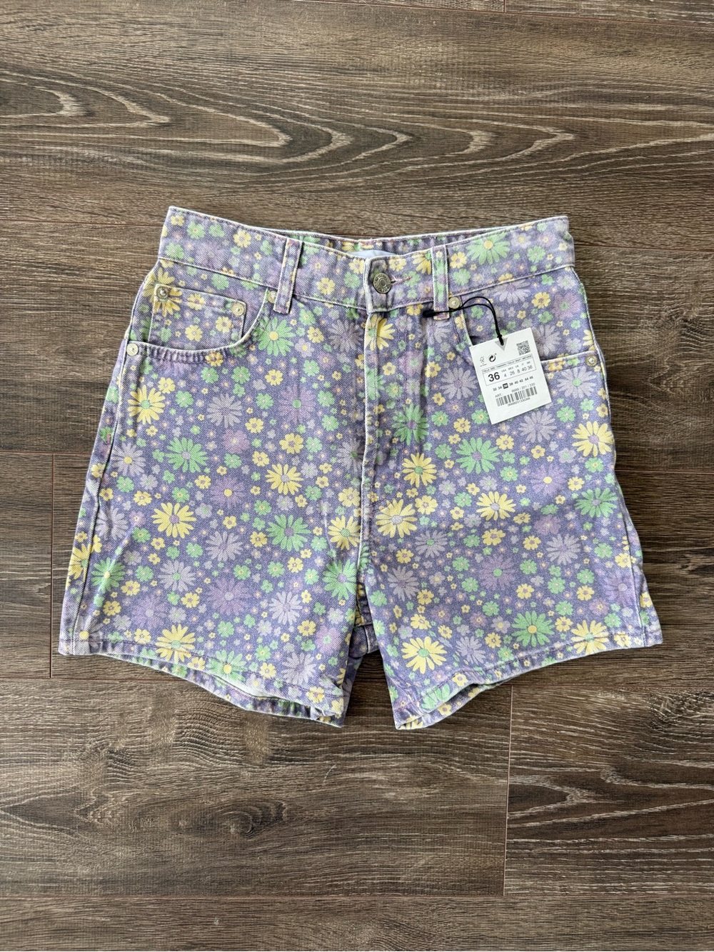 Zara Floral Denim Shorts - Picture 1 of 4